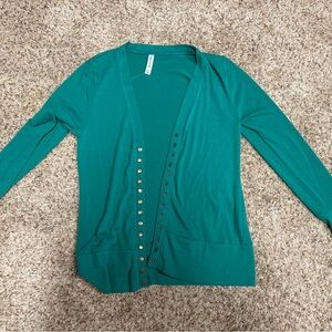 Zenana Outfitters Green Fitted snap Button Sweater